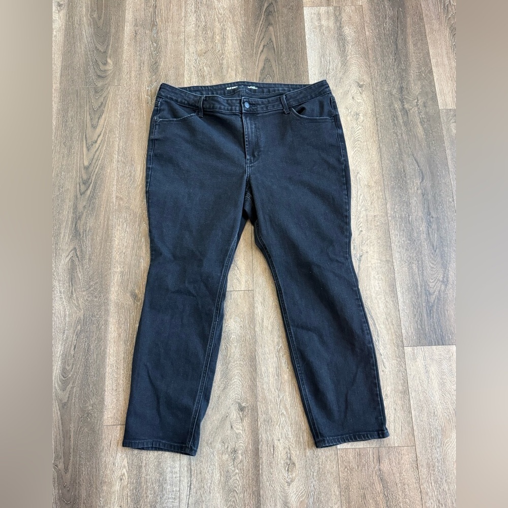Old Navy Wow Straight Jeans.  Black jean. Women’s size 18.